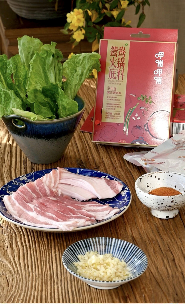 香煎麻辣五花肉的做法-麻辣味煎菜譜-易網(wǎng)<a href=http://www.xllyou.com/ target=_blank class=infotextkey>健康養(yǎng)生</a>網(wǎng) 香煎麻辣五花肉的做法-麻辣味煎菜譜