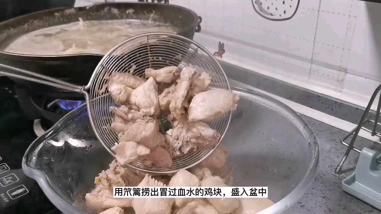 過年硬菜之一：芋頭大盤雞，保證一上桌就被搶光的做法-咸鮮味炒菜譜