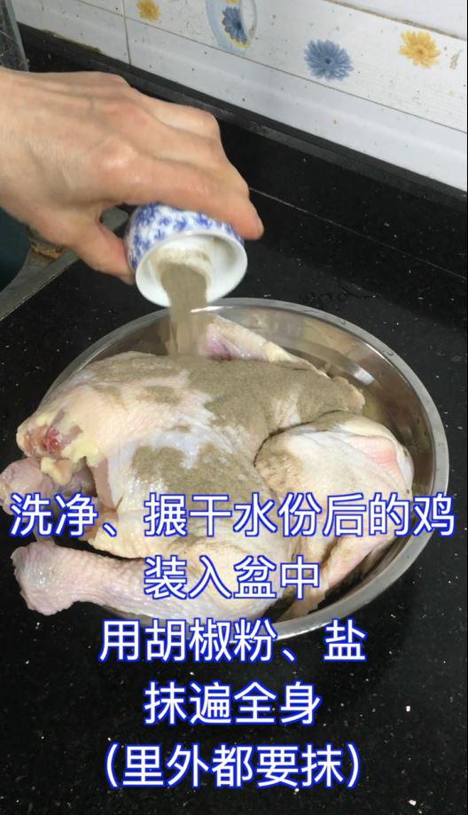 童子雞只需腌一腌，蒸一蒸，淋上蔥油汁，簡單又美味的做法-蔥香味蒸菜譜