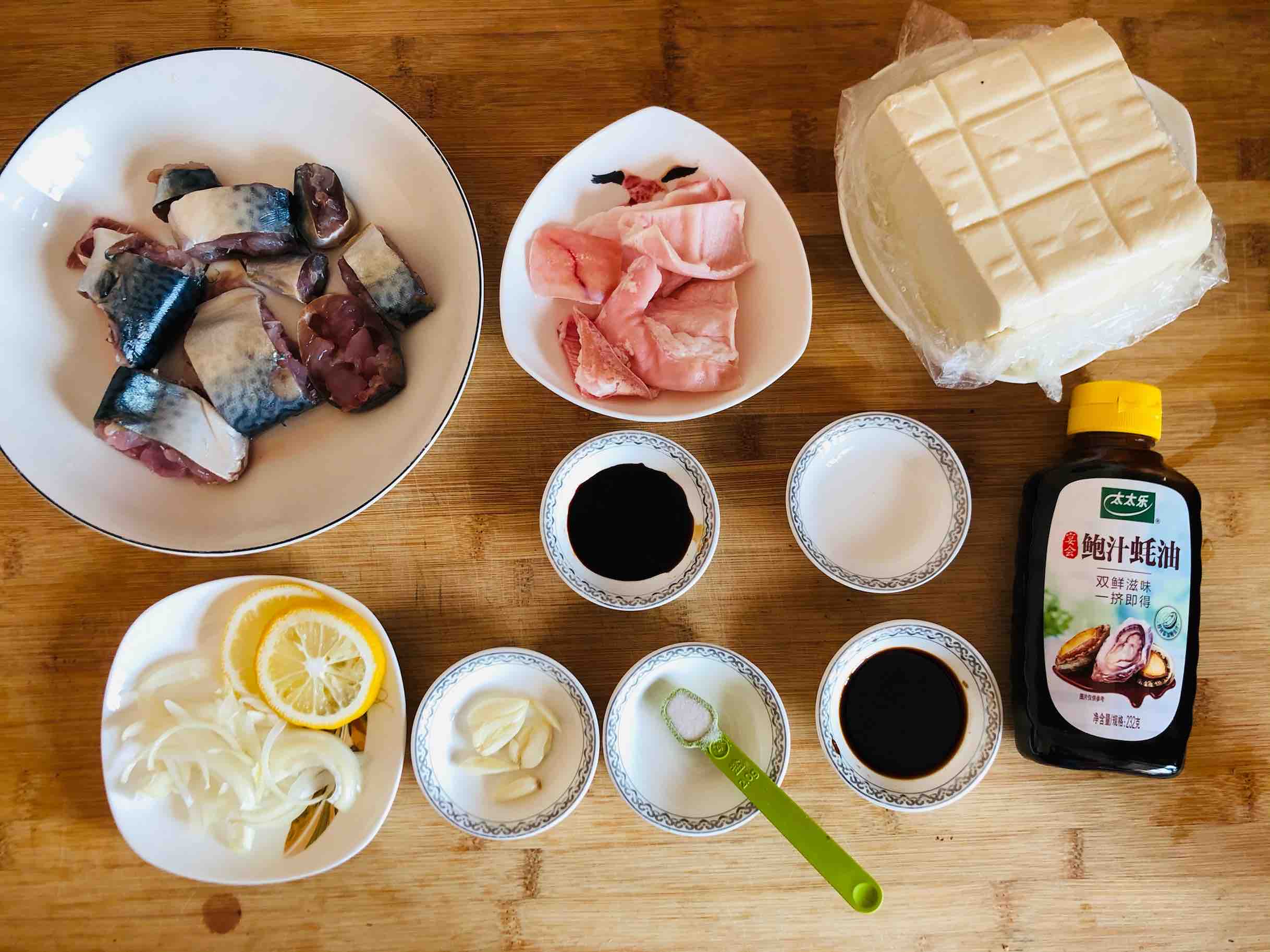 鲅魚燉豆腐的做法-咸鮮味燉菜譜-易網<a href=http://www.xllyou.com/ target=_blank class=infotextkey>健康養生</a>網 鲅魚燉豆腐的做法-咸鮮味燉菜譜