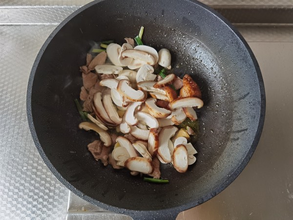 雙菇炒肉絲的做法-咸鮮味炒菜譜