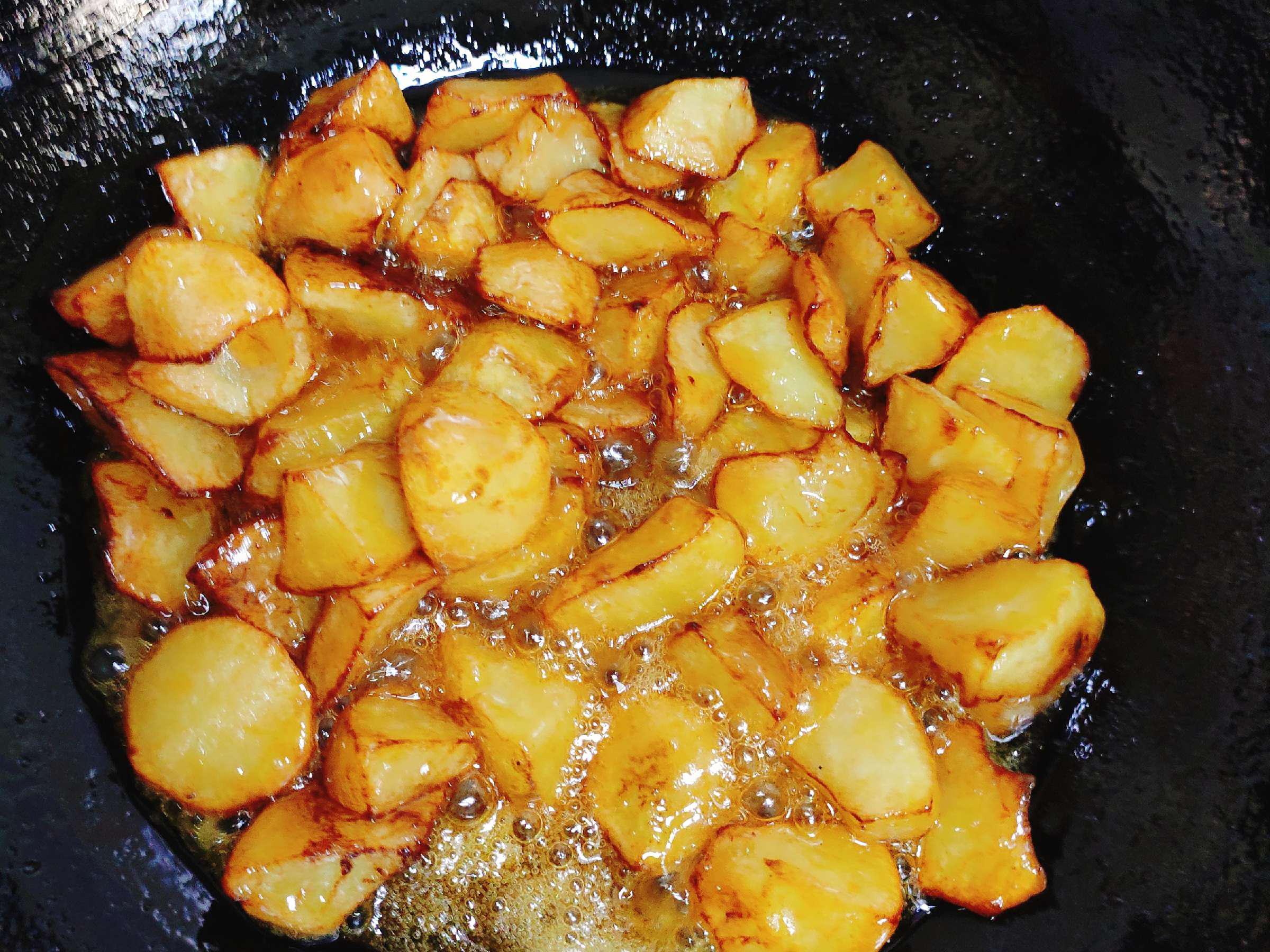 拉出長絲的拔絲土豆的做法-甜味其它工藝菜譜-易網健康養生網 拉出長絲的拔絲土豆的做法-甜味其它工藝菜譜