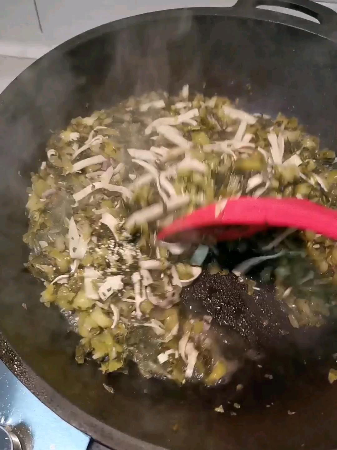 千張絲炒咸菜。的做法-家常味炒菜譜