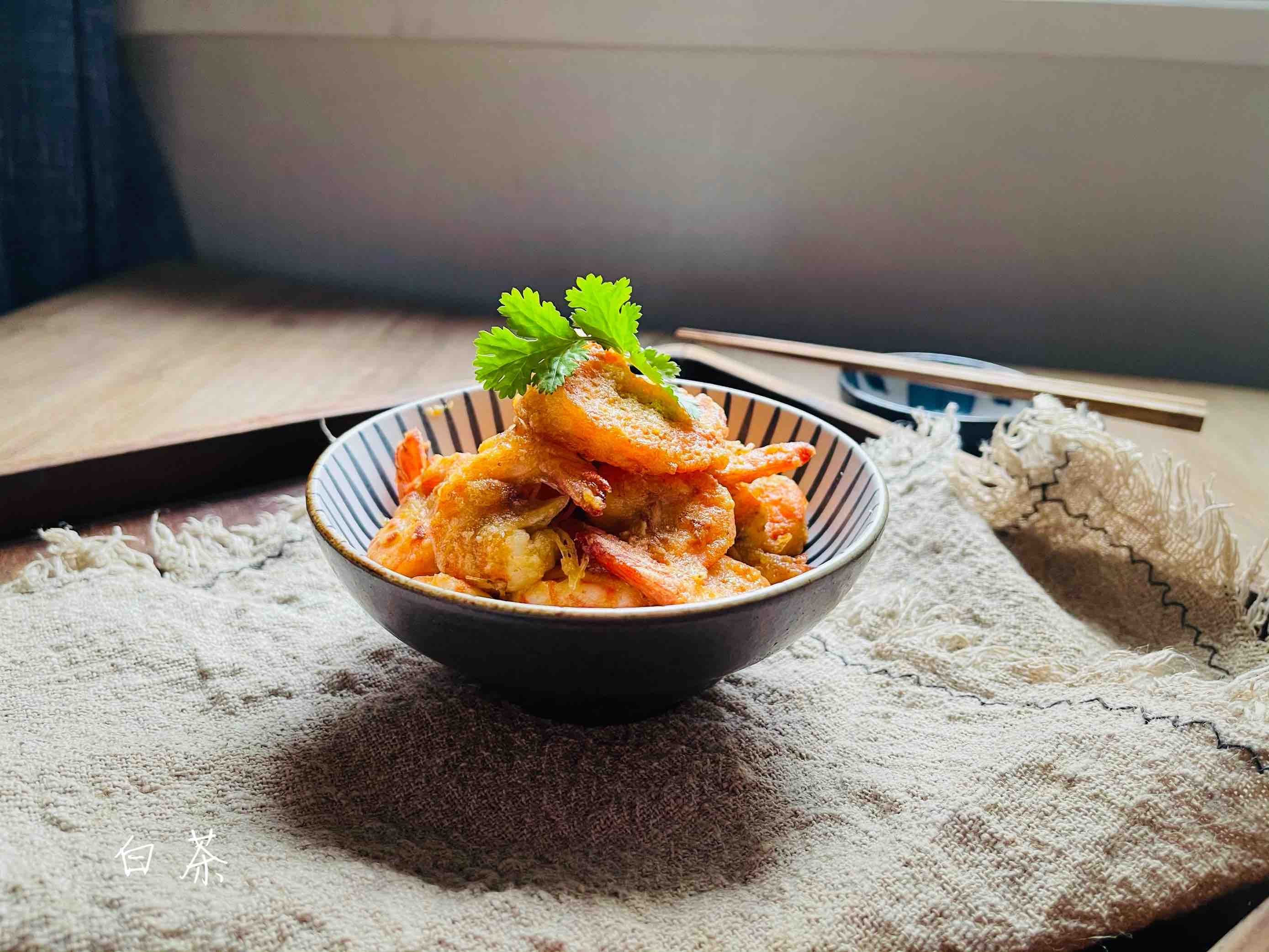 咸香酥脆的咸蛋黃脆皮蝦的做法-咸鮮味煎菜譜