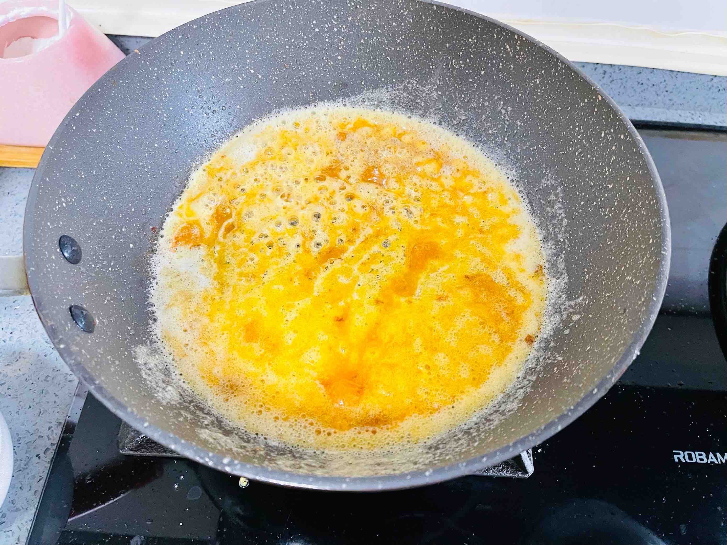 咸香酥脆的咸蛋黃脆皮蝦的做法-咸鮮味煎菜譜