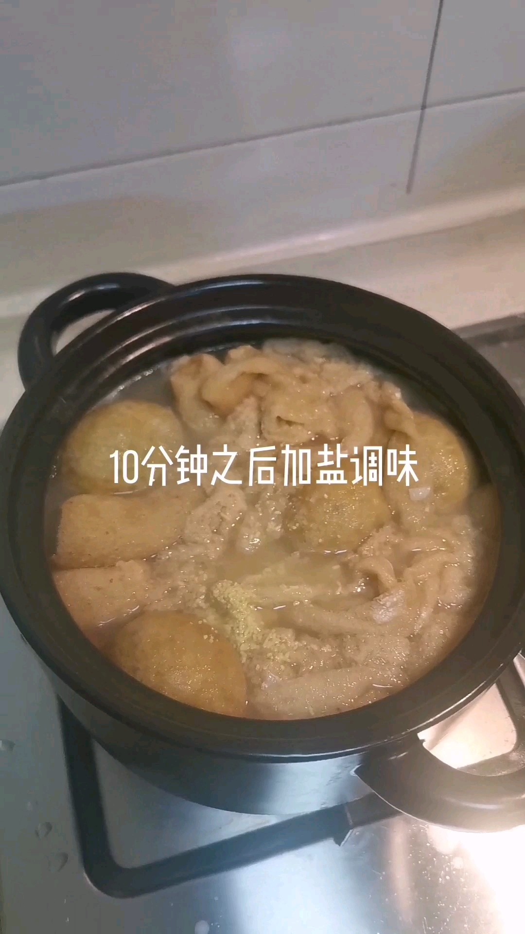 排骨油球煲的做法-家常味燒菜譜-易網(wǎng)健康養(yǎng)生網(wǎng) 排骨油球煲的做法-家常味燒菜譜