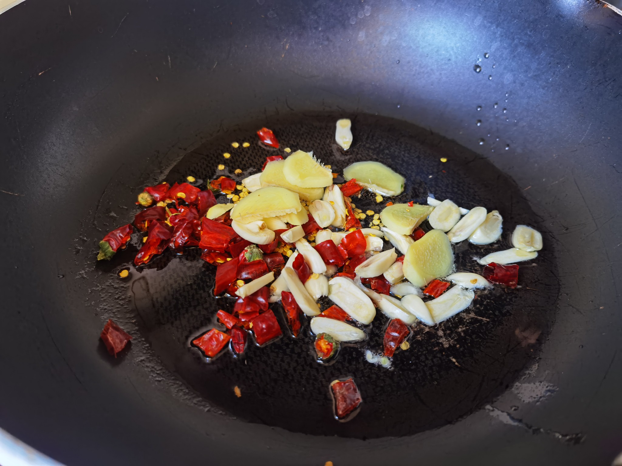 鮮香麻辣的香辣蛤蜊,趕緊來一份的做法-香辣味炒菜譜-易網健康養生網 鮮香麻辣的香辣蛤蜊,趕緊來一份的做法-香辣味炒菜譜