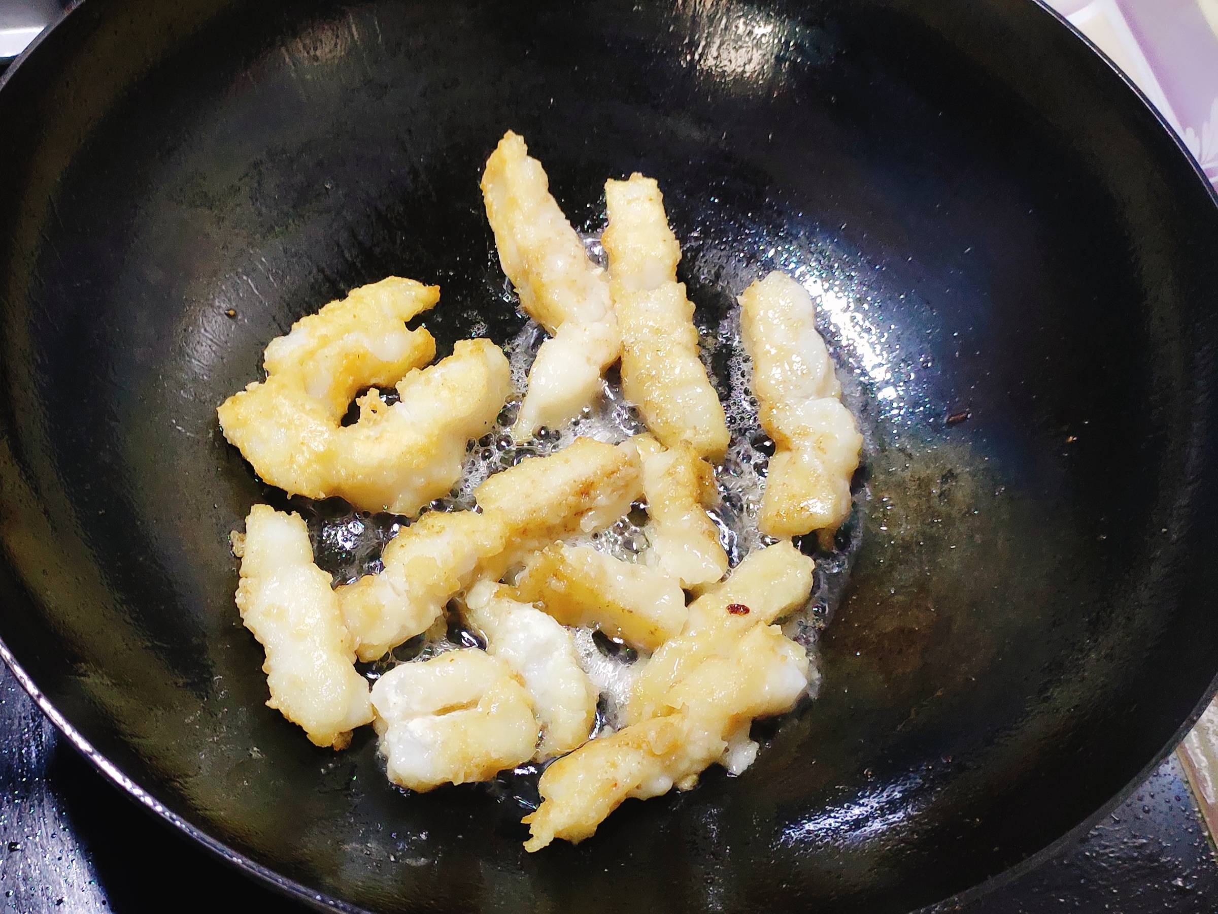 又鮮又嫩的香煎巴沙魚柳的做法-咸鮮味煎菜譜