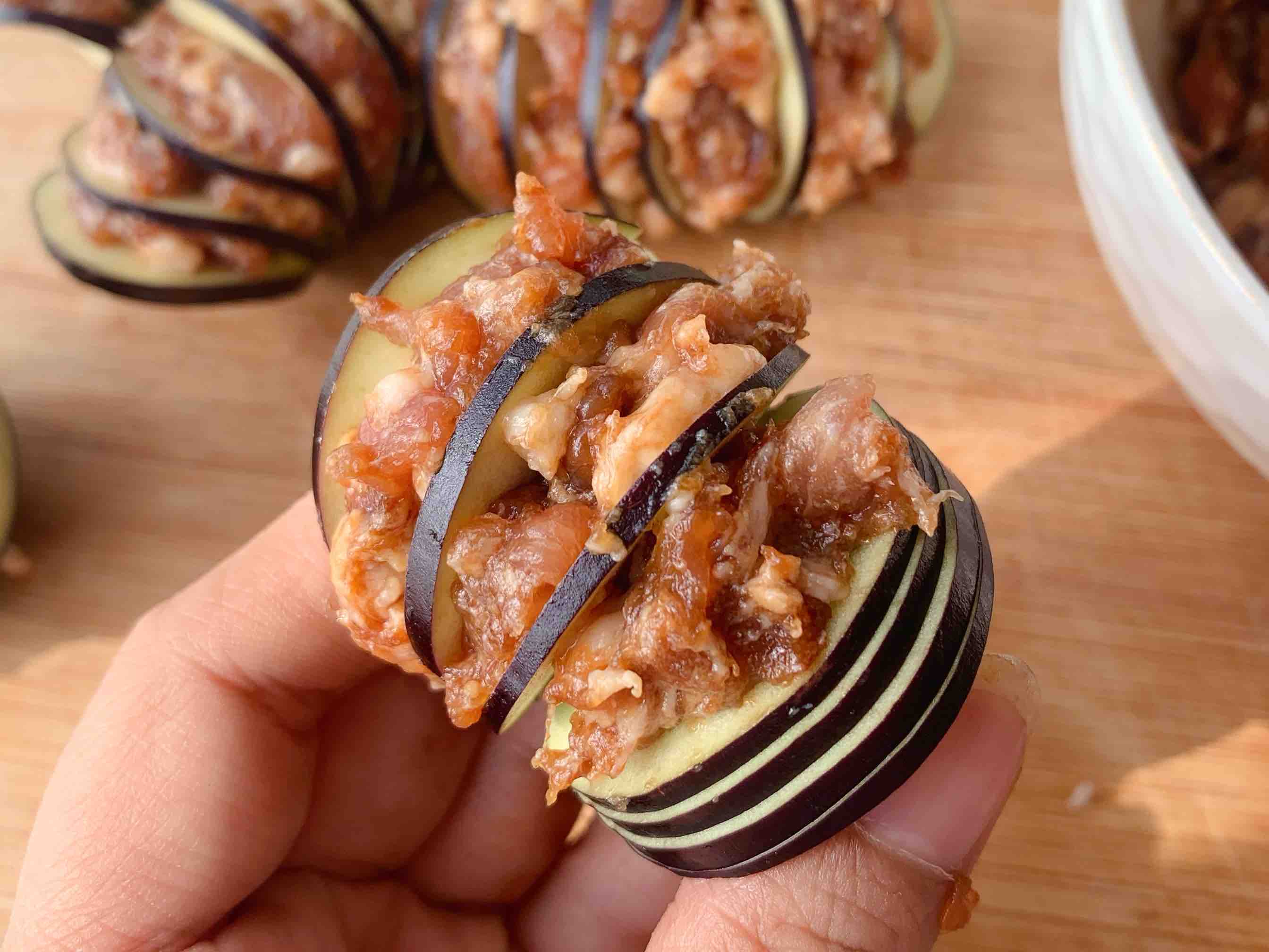 紅火年菜,喜慶燈籠茄子的做法-家常味蒸菜譜-易網(wǎng)健康養(yǎng)生網(wǎng) 紅火年菜,喜慶燈籠茄子的做法-家常味蒸菜譜