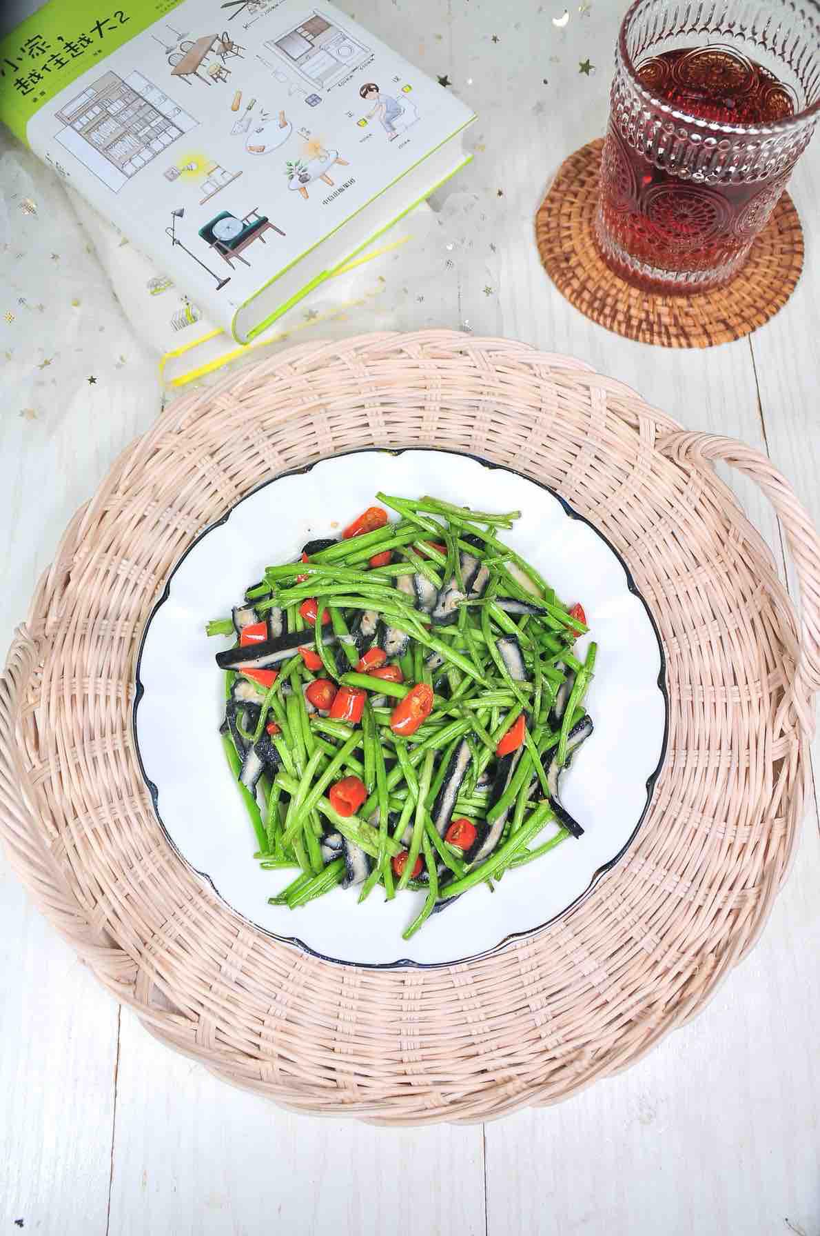 蘆蒿炒臭干的做法-其它口味炒菜譜-易網健康養生網 蘆蒿炒臭干的做法-其它口味炒菜譜