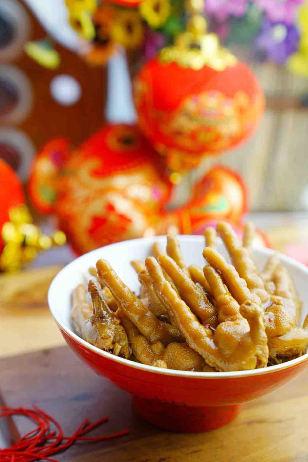 麻辣鹵雞爪,年菜里不可缺少的一道菜的做法-麻辣味鹵菜譜-易網(wǎng)健康養(yǎng)生網(wǎng) 麻辣鹵雞爪,年菜里不可缺少的一道菜的做法-麻辣味鹵菜譜