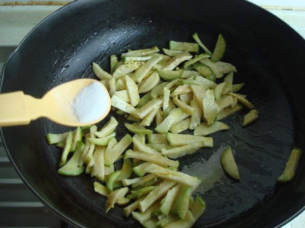蘿卜干炒肉皮的做法-家常味炒菜譜-易網健康養生網 蘿卜干炒肉皮的做法-家常味炒菜譜