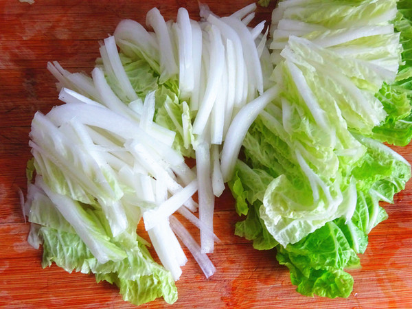 羊骨肉燉白菜的做法-咸鮮味燉菜譜-易網健康養生網 羊骨肉燉白菜的做法-咸鮮味燉菜譜