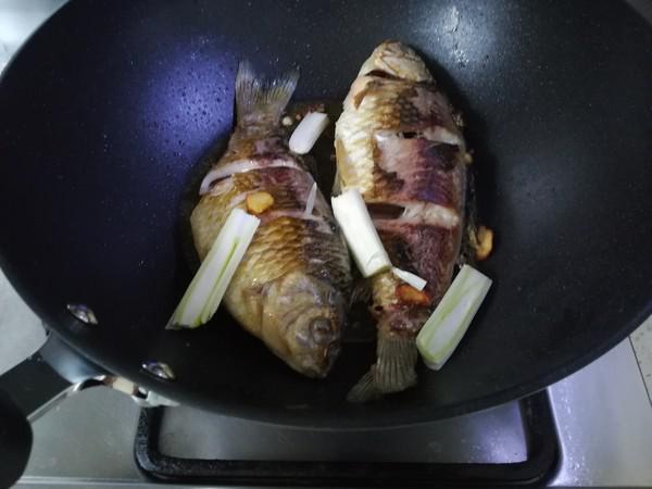 白蘿卜鯽魚湯的做法-咸鮮味燉菜譜-易網(wǎng)健康養(yǎng)生網(wǎng) 白蘿卜鯽魚湯的做法-咸鮮味燉菜譜