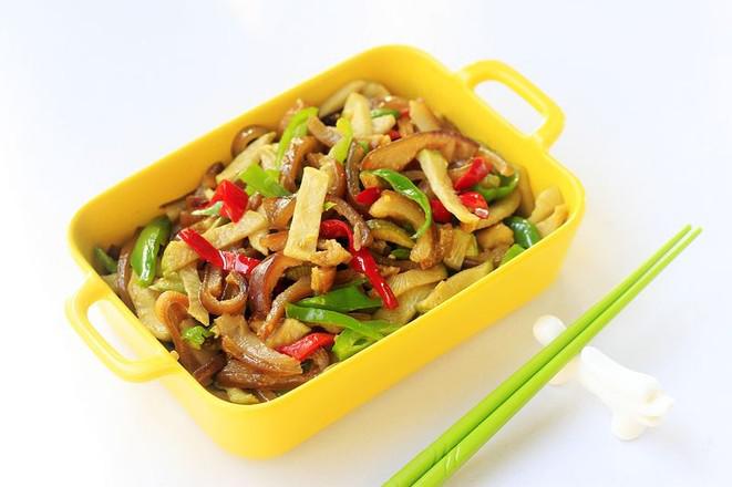 蘿卜干炒肉皮的做法-家常味炒菜譜-易網健康養生網 蘿卜干炒肉皮的做法-家常味炒菜譜