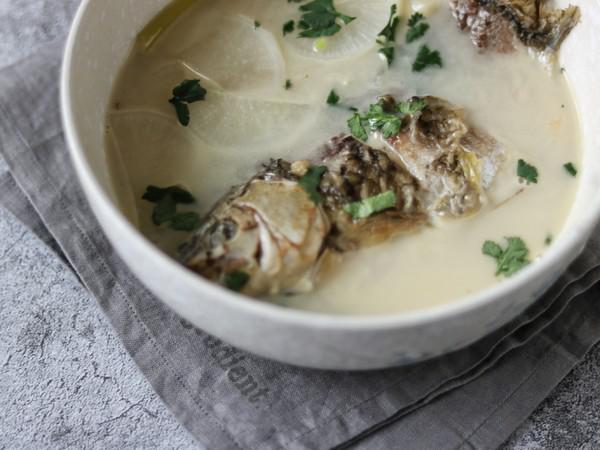 白蘿卜鯽魚湯的做法-咸鮮味燉菜譜-易網(wǎng)健康養(yǎng)生網(wǎng) 白蘿卜鯽魚湯的做法-咸鮮味燉菜譜