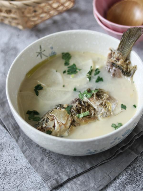 白蘿卜鯽魚湯的做法-咸鮮味燉菜譜-易網(wǎng)健康養(yǎng)生網(wǎng) 白蘿卜鯽魚湯的做法-咸鮮味燉菜譜