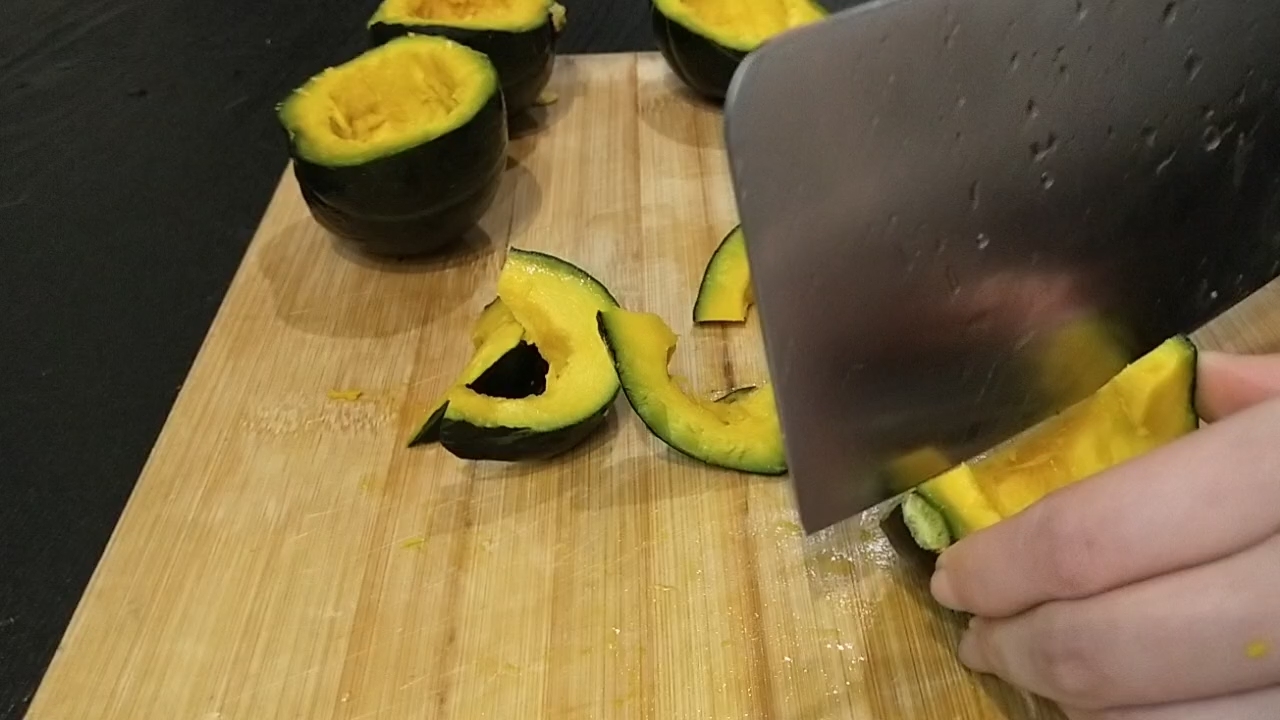 黑胡椒風味烤貝貝南瓜的做法-家常味烤菜譜-易網(wǎng)健康養(yǎng)生網(wǎng) 黑胡椒風味烤貝貝南瓜的做法-家常味烤菜譜