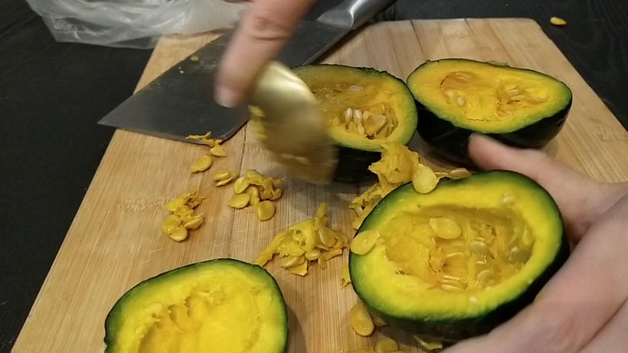 黑胡椒風味烤貝貝南瓜的做法-家常味烤菜譜-易網(wǎng)<a href=http://www.xllyou.com/ target=_blank class=infotextkey>健康養(yǎng)生</a>網(wǎng) 黑胡椒風味烤貝貝南瓜的做法-家常味烤菜譜