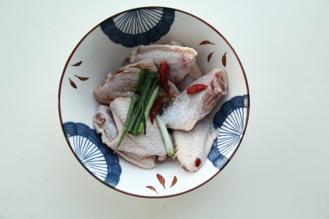 清蒸雞翅中，鮮嫩入味！的做法-咸鮮味蒸菜譜