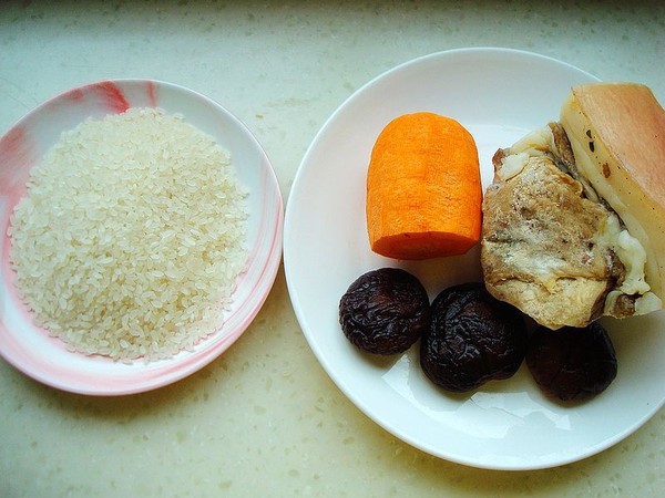 臘肉煲仔飯的做法-家常味燜菜譜-易網<a href=http://www.xllyou.com/ target=_blank class=infotextkey>健康養生</a>網 臘肉煲仔飯的做法-家常味燜菜譜