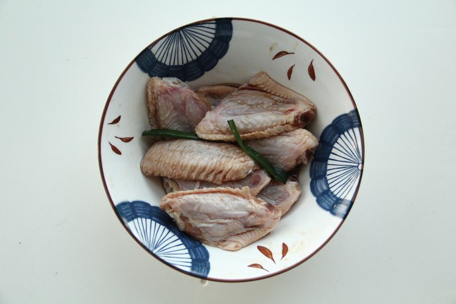清蒸雞翅中，鮮嫩入味！的做法-咸鮮味蒸菜譜