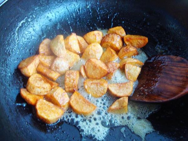 糖霜芋頭的做法-甜味炒菜譜