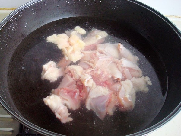 蟹味菇燉雞的做法-家常味燉菜譜-易網(wǎng)健康養(yǎng)生網(wǎng) 蟹味菇燉雞的做法-家常味燉菜譜