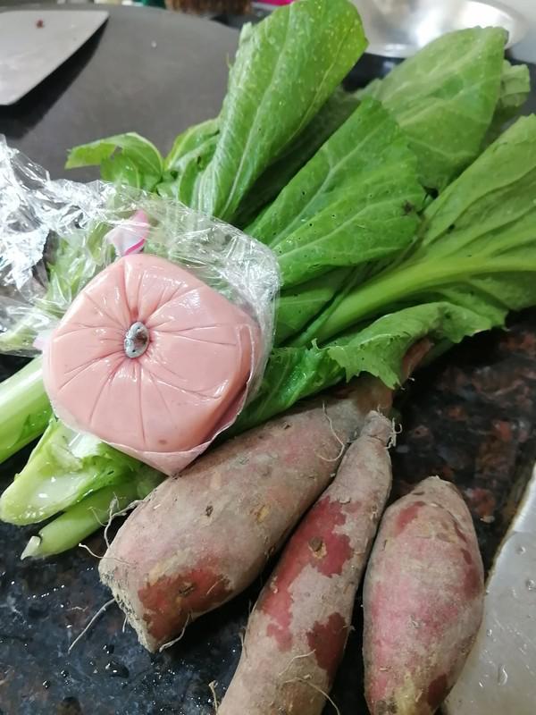 家鄉的味道~~午餐肉番薯芥菜煲的做法-家常味煮菜譜-易網<a href=http://www.xllyou.com/ target=_blank class=infotextkey>健康養生</a>網 家鄉的味道~~午餐肉番薯芥菜煲的做法-家常味煮菜譜