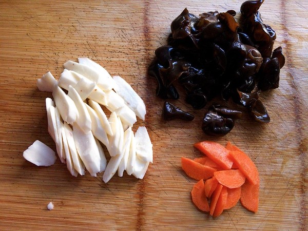 時蔬界的經典黑白配,山藥炒木耳的做法-家常味炒菜譜-易網健康養(yǎng)生網 時蔬界的經典黑白配,山藥炒木耳的做法-家常味炒菜譜