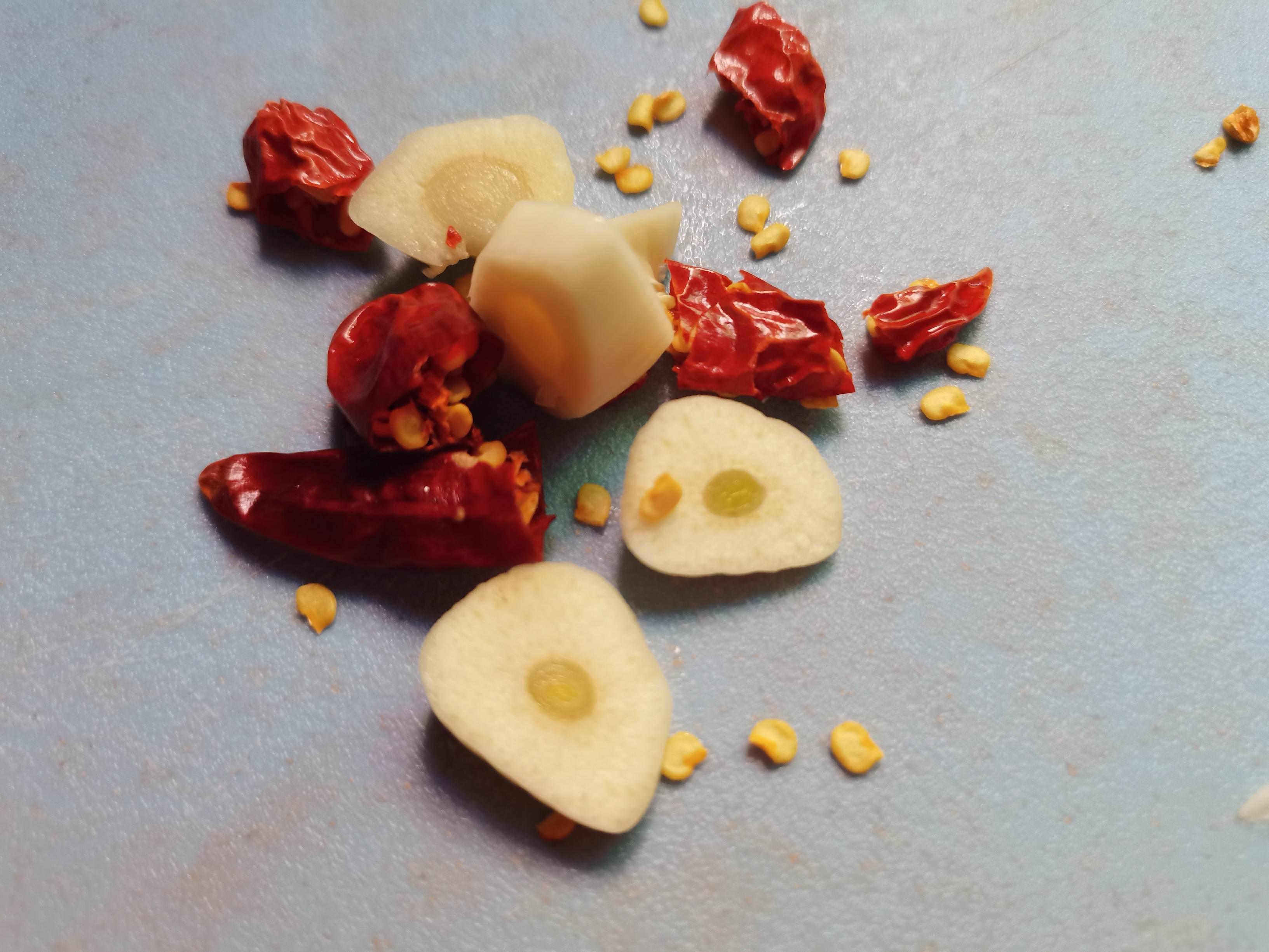 胡蘿卜炒杏鮑菇的做法-家常味炒菜譜-易網健康養生網 胡蘿卜炒杏鮑菇的做法-家常味炒菜譜