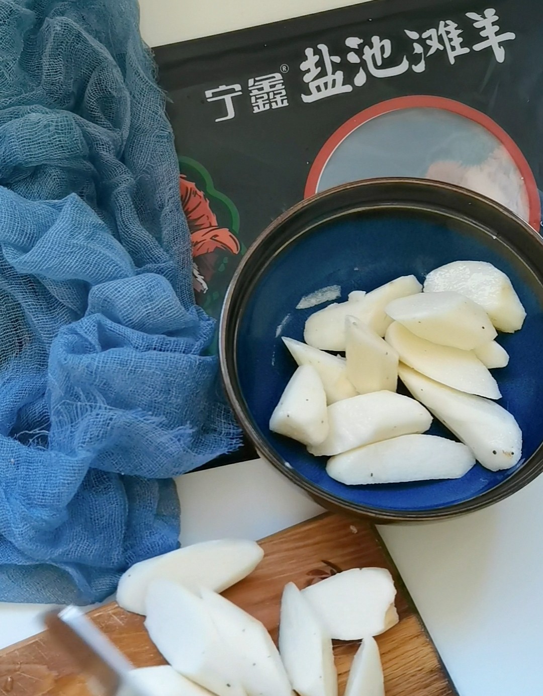 一碗喝不夠的羊蝎子湯的做法-咸鮮味燉菜譜-易網健康養生網 一碗喝不夠的羊蝎子湯的做法-咸鮮味燉菜譜