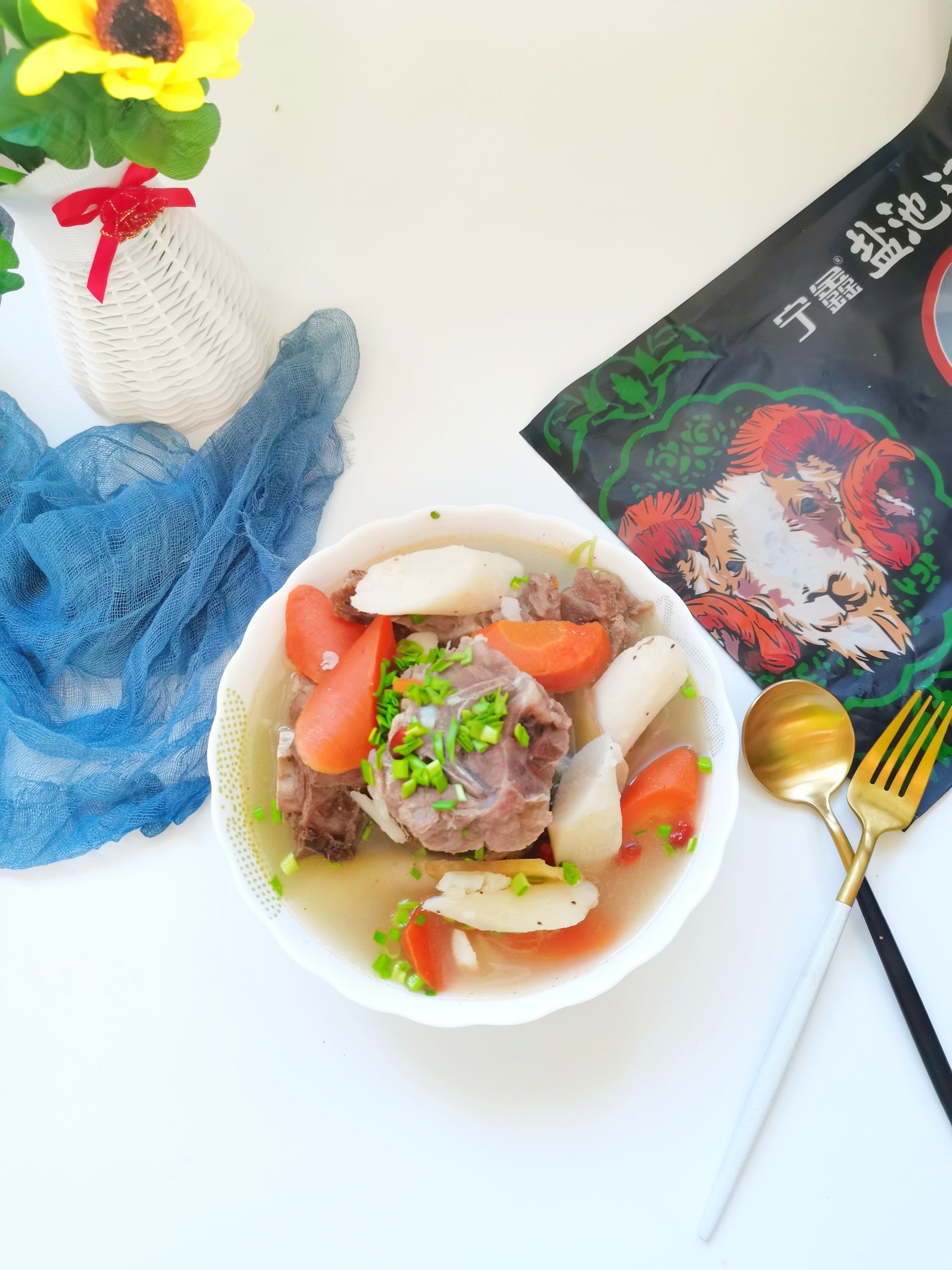 一碗喝不夠的羊蝎子湯的做法-咸鮮味燉菜譜-易網健康養生網 一碗喝不夠的羊蝎子湯的做法-咸鮮味燉菜譜