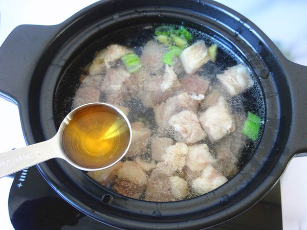 牛腩這么做才對(duì),味爽清香不油膩,驅(qū)寒又暖胃的做法-咸鮮味燉菜譜-易網(wǎng)健康養(yǎng)生網(wǎng) 牛腩這么做才對(duì),味爽清香不油膩,驅(qū)寒又暖胃的做法-咸鮮味燉菜譜