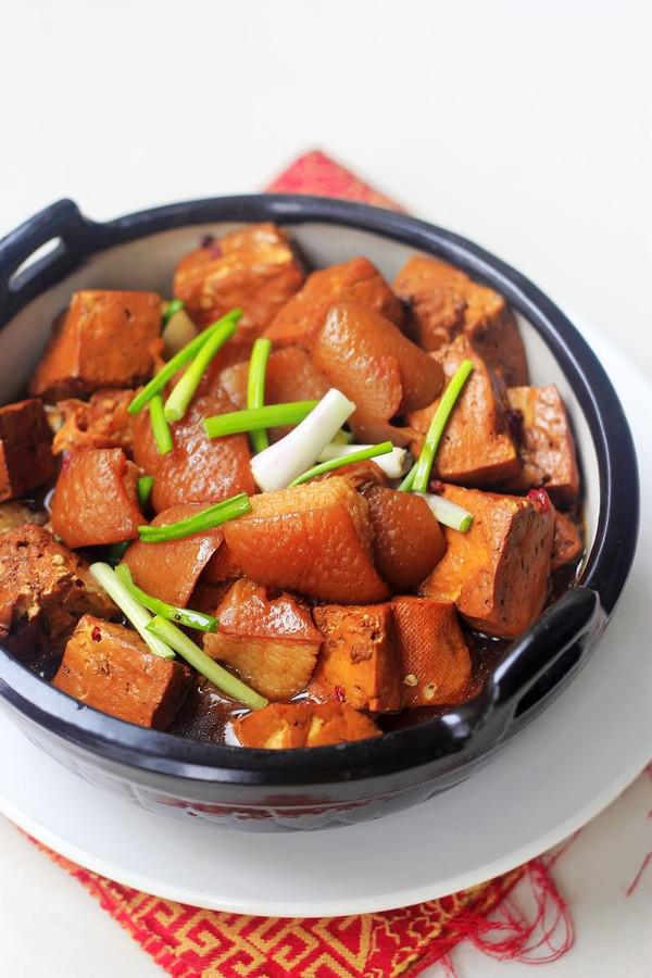 肉皮燒豆腐的做法-家常味燒菜譜-易網健康養生網 肉皮燒豆腐的做法-家常味燒菜譜