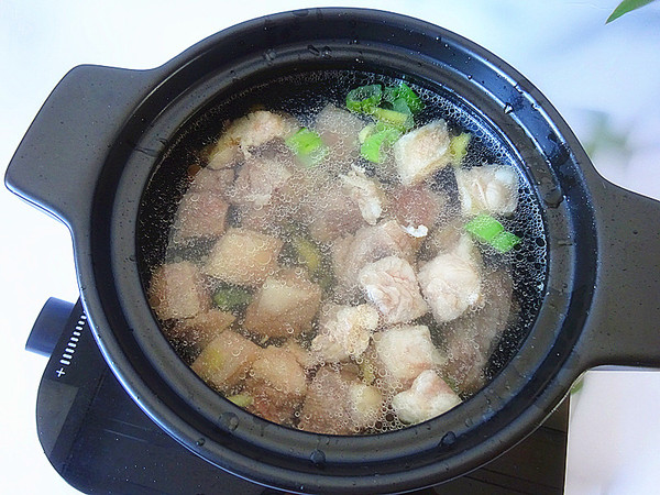 牛腩這么做才對(duì),味爽清香不油膩,驅(qū)寒又暖胃的做法-咸鮮味燉菜譜-易網(wǎng)健康養(yǎng)生網(wǎng) 牛腩這么做才對(duì),味爽清香不油膩,驅(qū)寒又暖胃的做法-咸鮮味燉菜譜