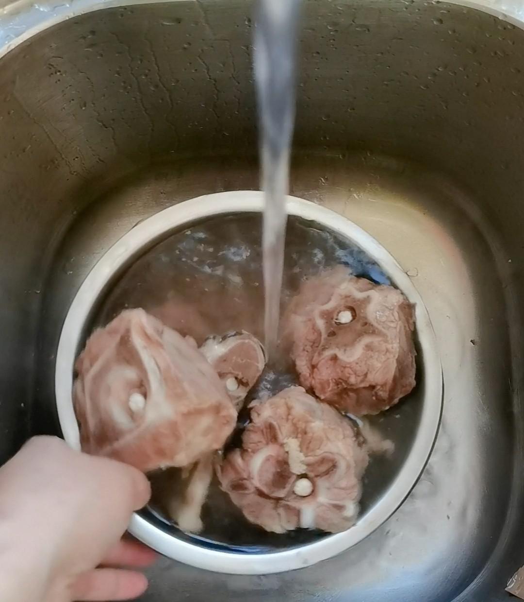 一碗喝不夠的羊蝎子湯的做法-咸鮮味燉菜譜-易網健康養生網 一碗喝不夠的羊蝎子湯的做法-咸鮮味燉菜譜