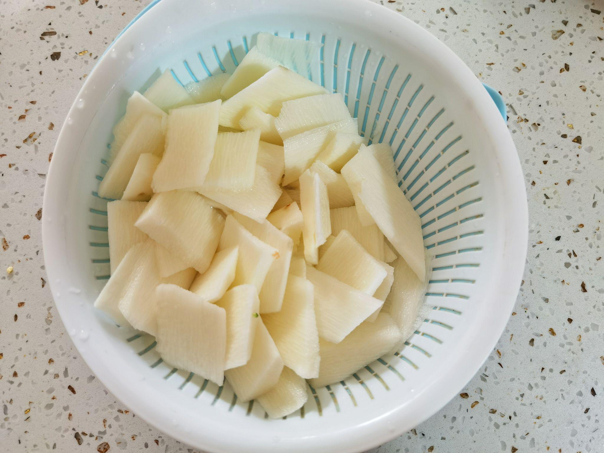年夜飯素菜也出彩-素炒三色,生活多姿又多彩的做法-咸鮮味炒菜譜-易網(wǎng)<a href=http://www.xllyou.com/ target=_blank class=infotextkey>健康養(yǎng)生</a>網(wǎng) 年夜飯素菜也出彩-素炒三色,生活多姿又多彩的做法-咸鮮味炒菜譜