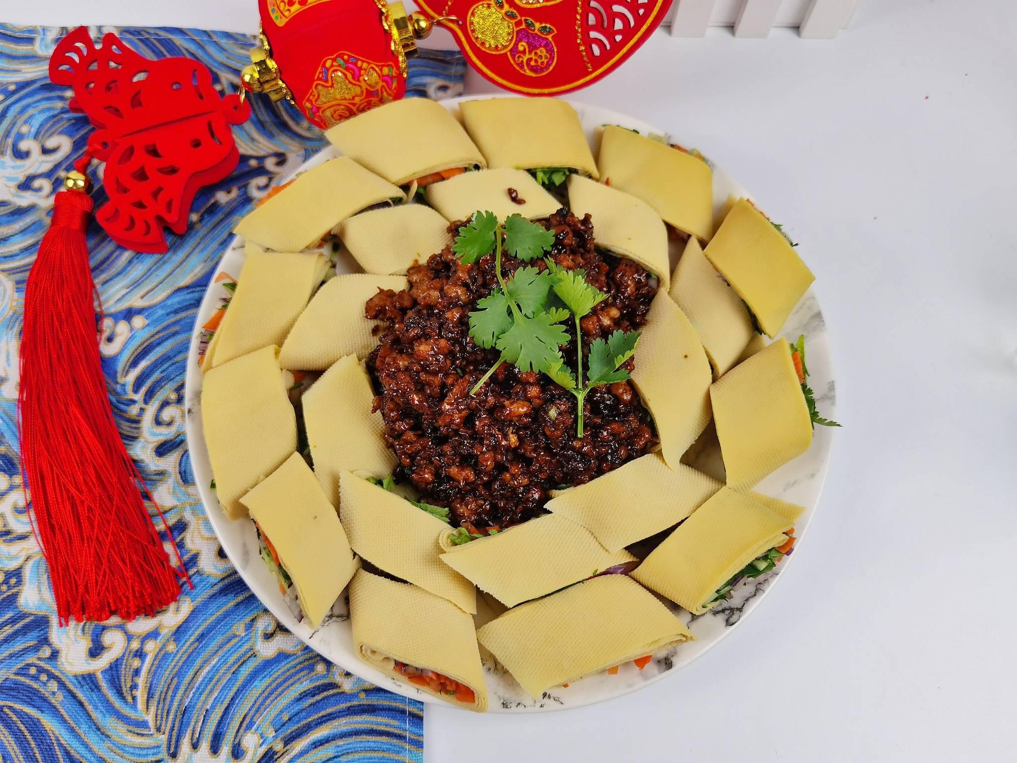 年夜飯富貴吉祥京醬肉絲豆皮卷，卷住好運財運卷住所有美好的做法-咸鮮味炒菜譜