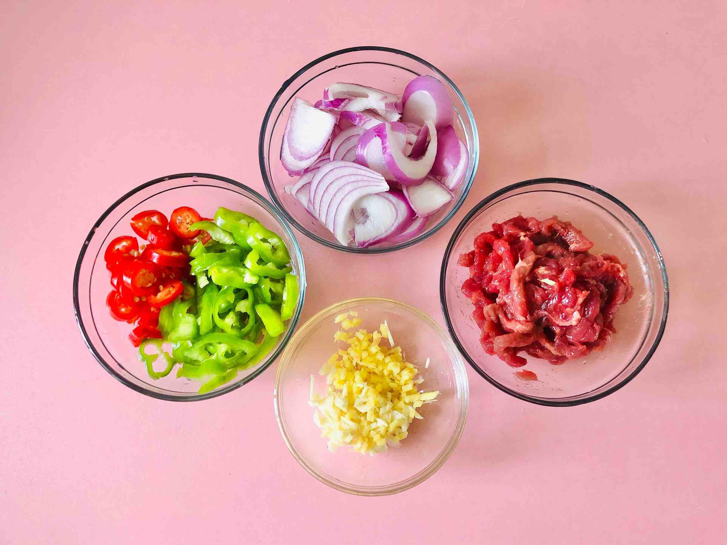 牛轉乾坤小炒肉的做法-家常味炒菜譜-易網健康養生網 牛轉乾坤小炒肉的做法-家常味炒菜譜