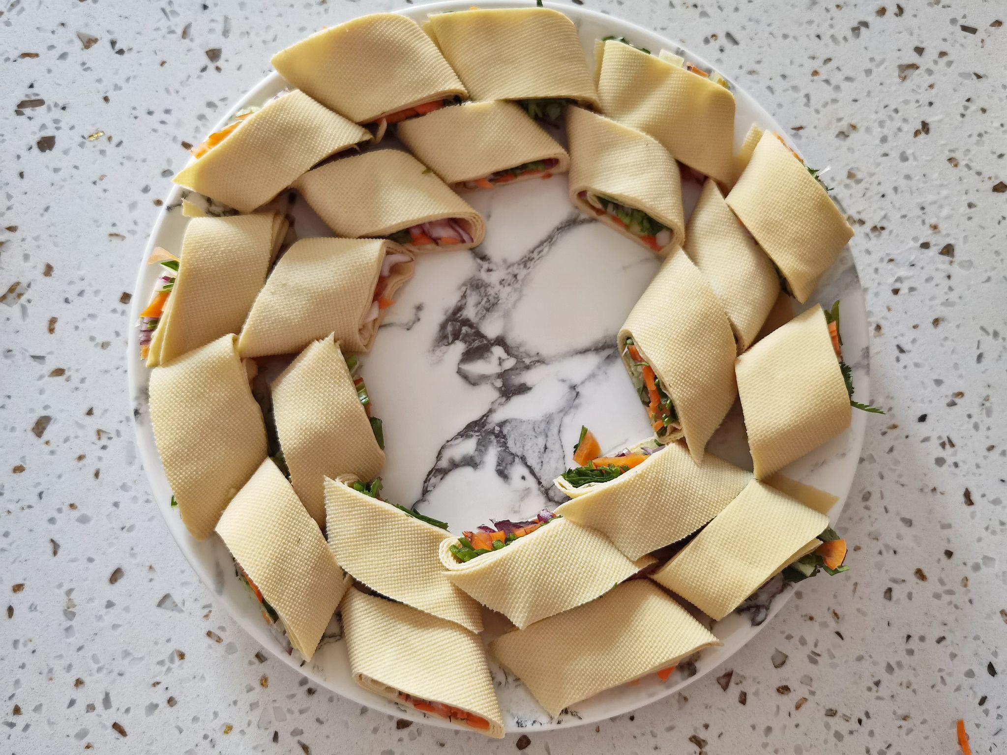 年夜飯富貴吉祥京醬肉絲豆皮卷，卷住好運財運卷住所有美好的做法-咸鮮味炒菜譜