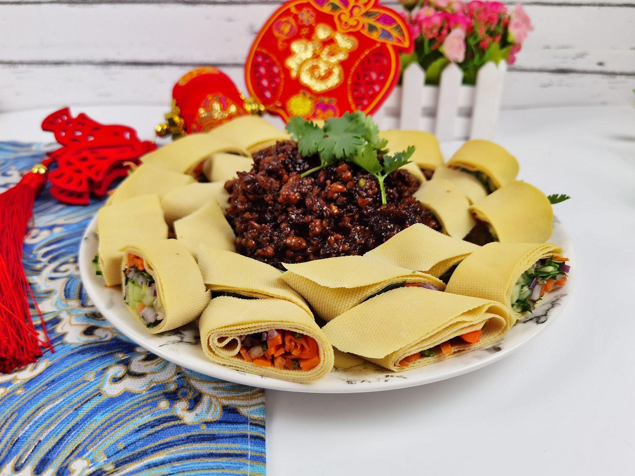 年夜飯富貴吉祥京醬肉絲豆皮卷，卷住好運財運卷住所有美好的做法-咸鮮味炒菜譜