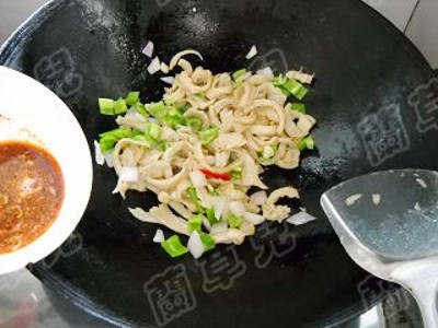 烤肉料炒面筋的做法-香辣味炒菜譜