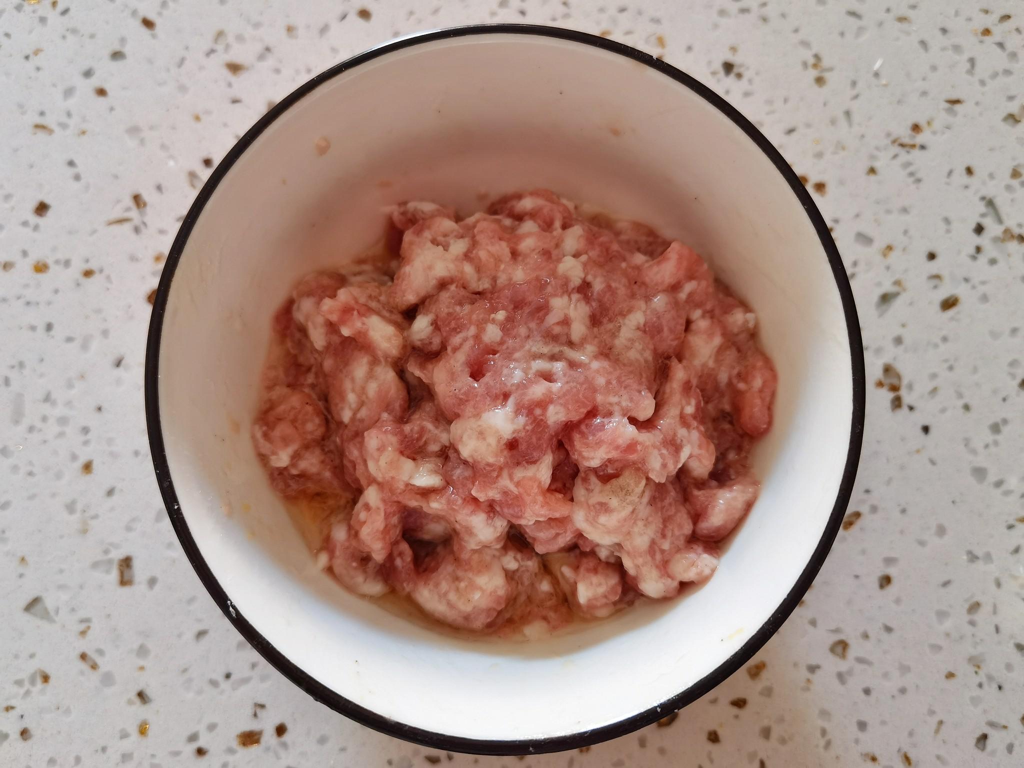 年夜飯富貴吉祥京醬肉絲豆皮卷，卷住好運財運卷住所有美好的做法-咸鮮味炒菜譜