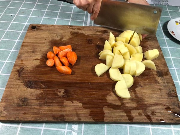 #年味食足#西紅柿土豆燉牛腩的做法-五香味燉菜譜-易網健康養生網 #年味食足#西紅柿土豆燉牛腩的做法-五香味燉菜譜