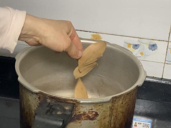 #年味食足#西紅柿土豆燉牛腩的做法-五香味燉菜譜-易網健康養生網 #年味食足#西紅柿土豆燉牛腩的做法-五香味燉菜譜