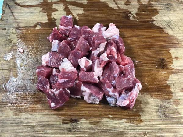 #年味食足#西紅柿土豆燉牛腩的做法-五香味燉菜譜-易網<a href=http://www.xllyou.com/ target=_blank class=infotextkey>健康養生</a>網 #年味食足#西紅柿土豆燉牛腩的做法-五香味燉菜譜