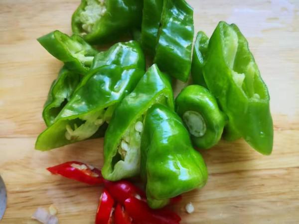 干鍋茶樹菇的做法-家常味炒菜譜-易網健康養生網 干鍋茶樹菇的做法-家常味炒菜譜