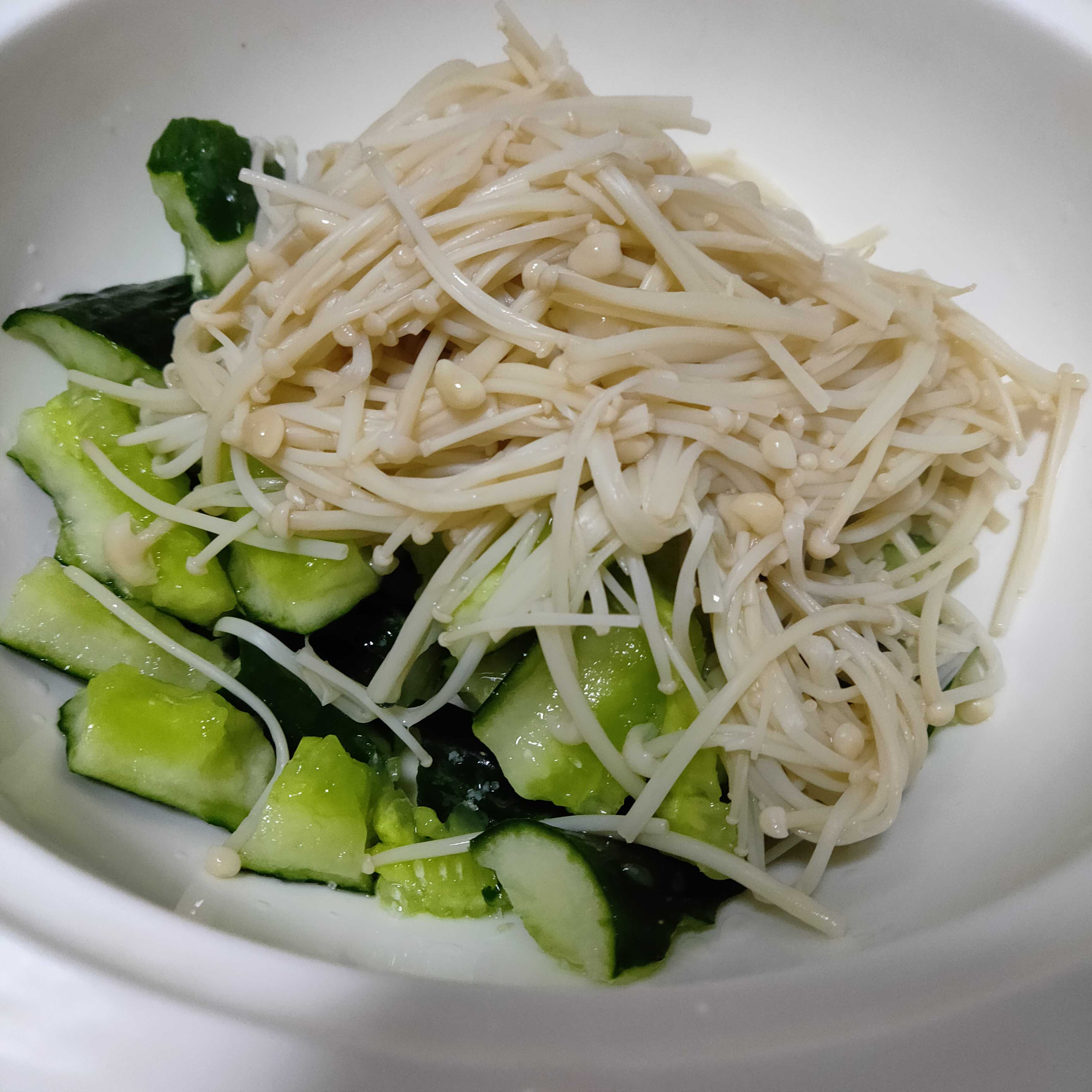 涼拌黃瓜金針菇的做法-家常味拌菜譜-易網(wǎng)健康養(yǎng)生網(wǎng) 涼拌黃瓜金針菇的做法-家常味拌菜譜