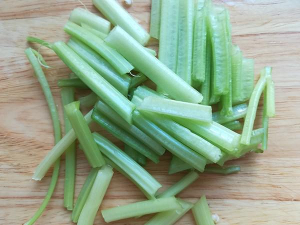 干鍋茶樹菇的做法-家常味炒菜譜-易網健康養生網 干鍋茶樹菇的做法-家常味炒菜譜